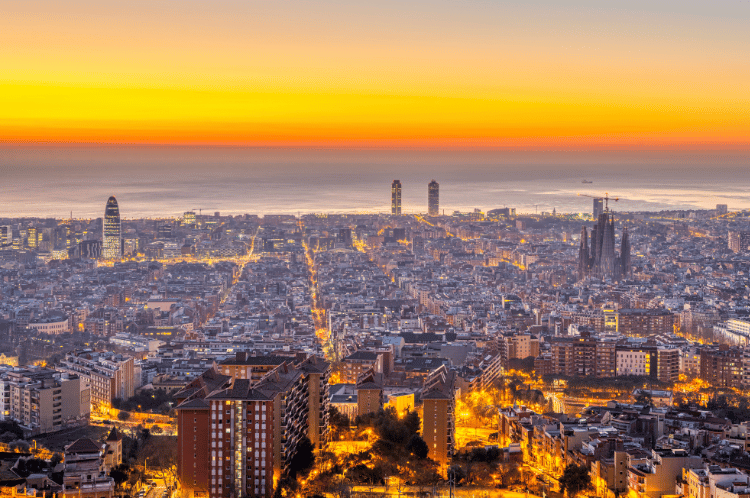 vista panorámica de la ciudad de Barcelona que vuelve a ser la tercera en el ranking de ciudades de Europa para crear una start-up