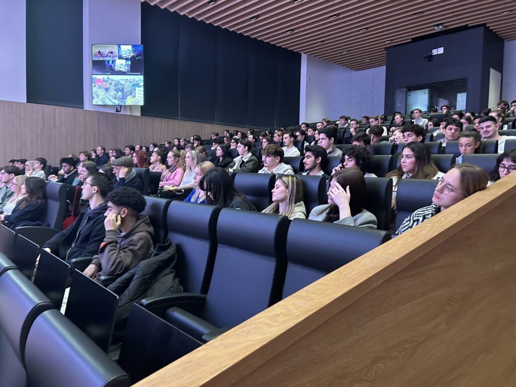 Estudiantes de TBS Barcelona asistieron a la sesión de Alex Liberfield sobre fondos de cobertura